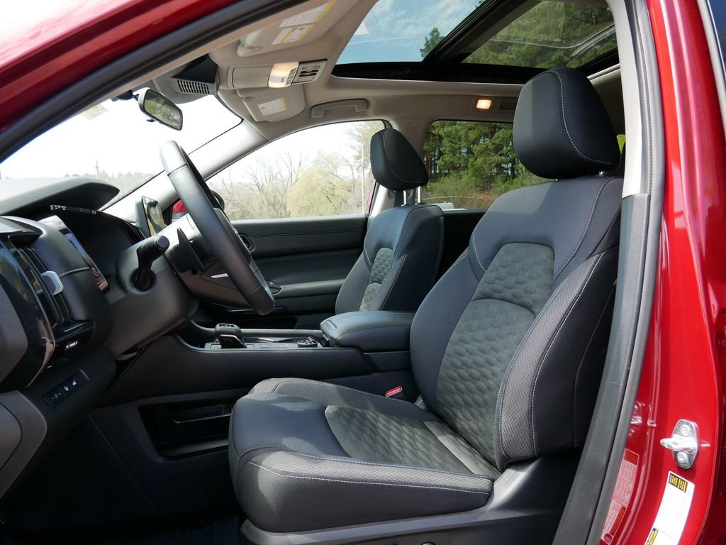 Used 2024 Nissan Pathfinder SV w/ SV Premium Package image 15