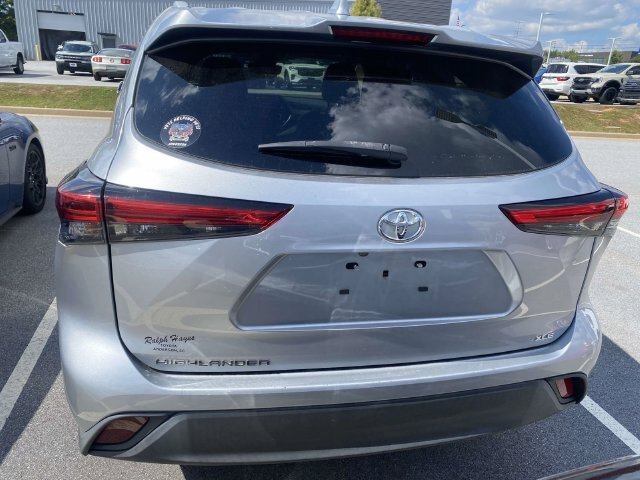 Used 2022 Toyota Highlander XLE FWD image 6