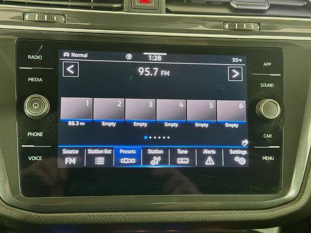 Used 2022 Volkswagen Tiguan SE image 14