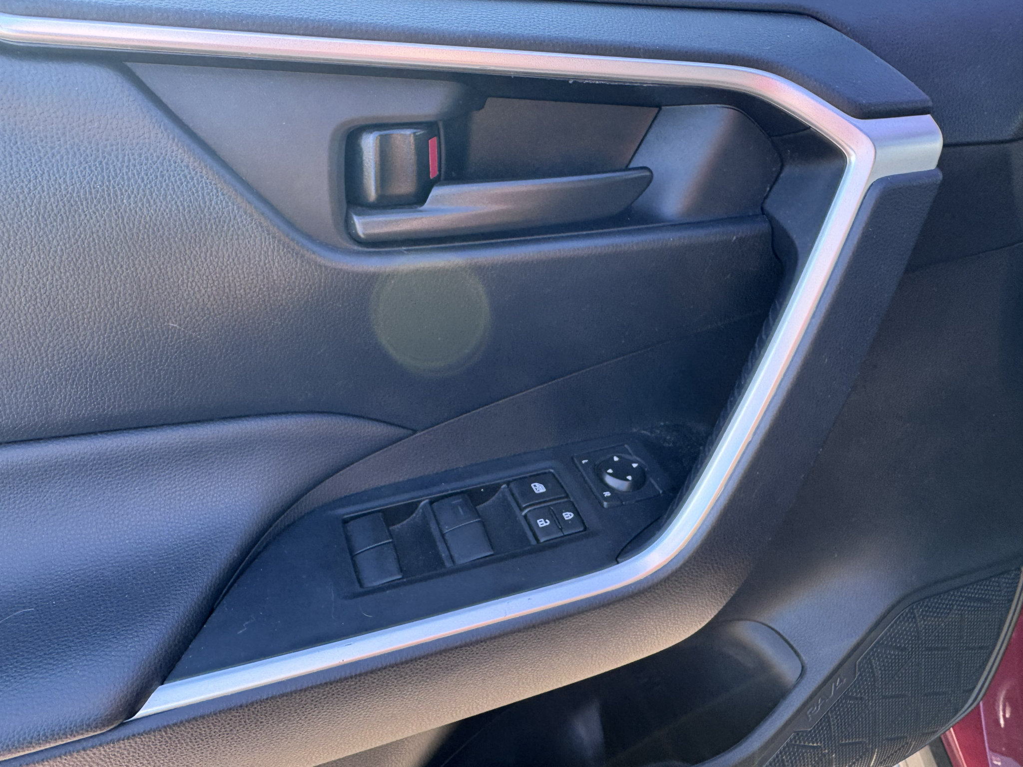 Used 2025 Toyota RAV4 LE AWD/4WD image 18