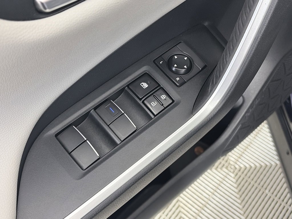 Used 2020 Toyota RAV4 Limited image 25