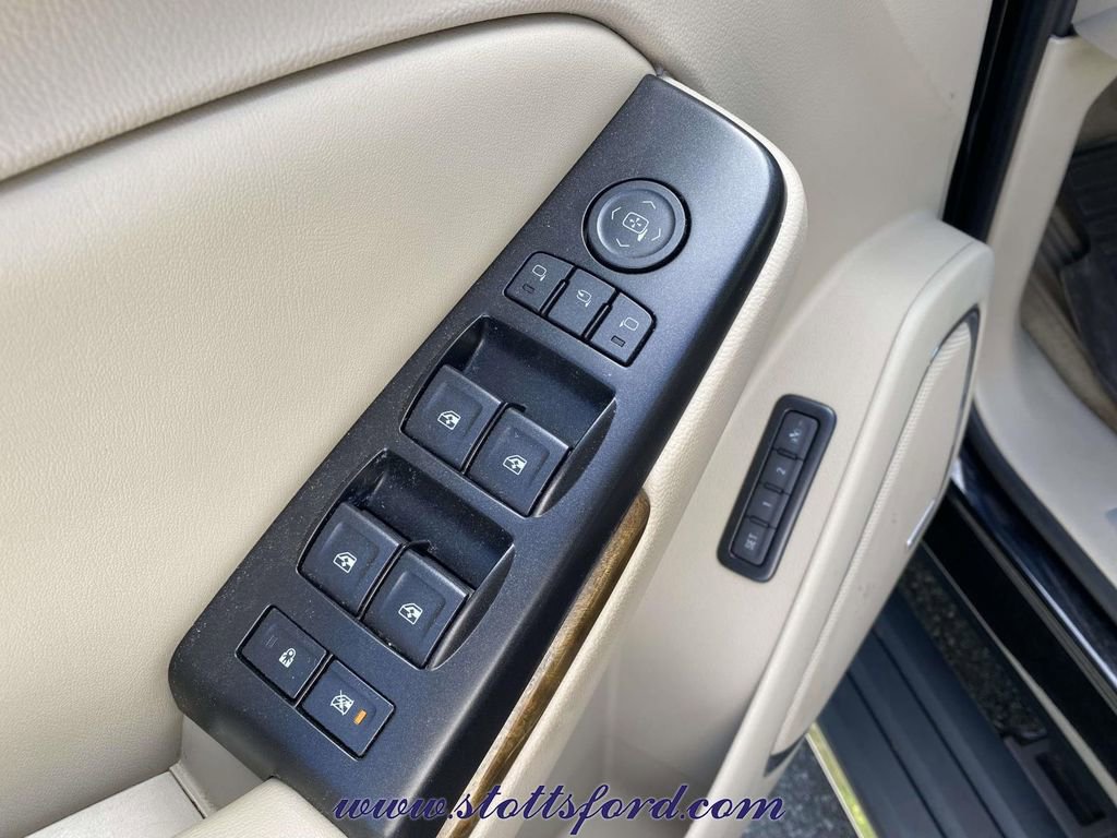 Used 2017 GMC Yukon XL Denali w/ Open Road Package AWD/4WD image 19