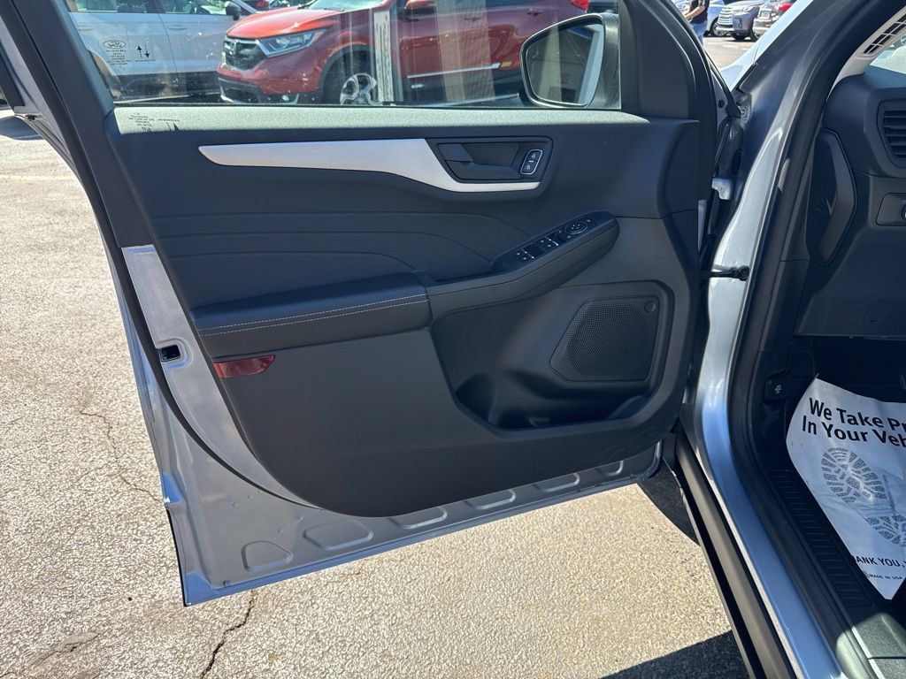 Certified 2022 Ford Escape SE w/ Cold Weather Package FWD image 9