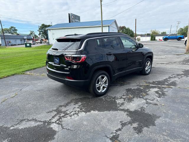 Used 2024 Jeep Compass Latitude AWD/4WD image 5
