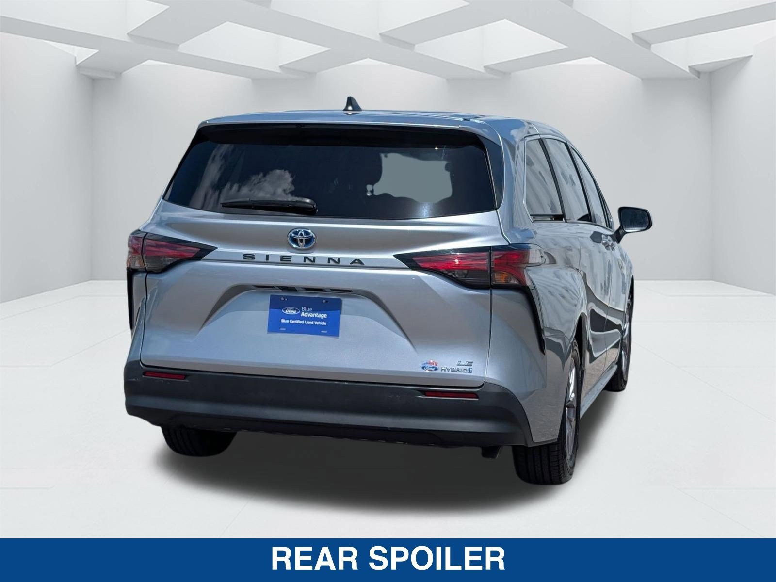 Used 2022 Toyota Sienna LE image 5