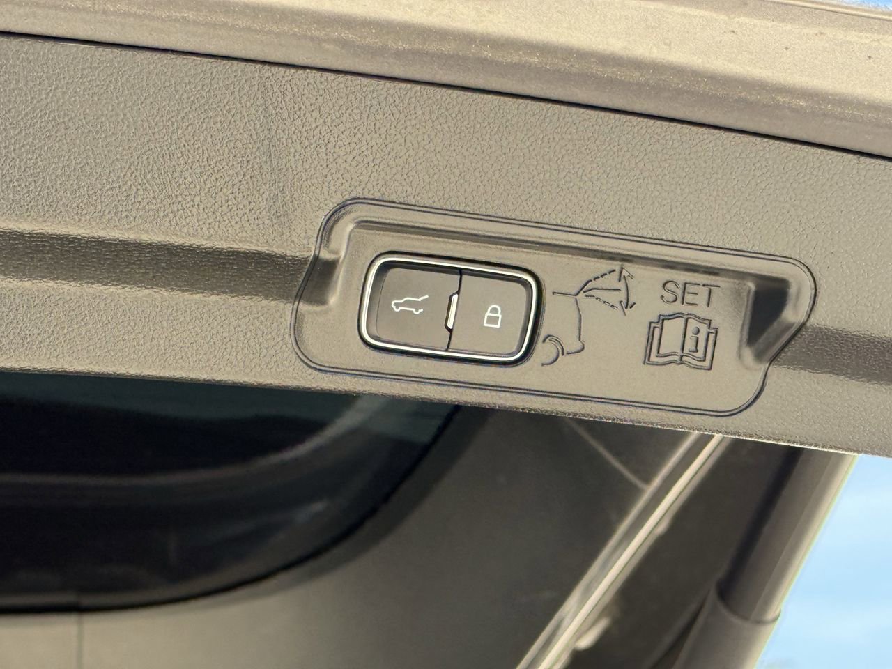 Certified 2024 Ford Explorer XLT image 31