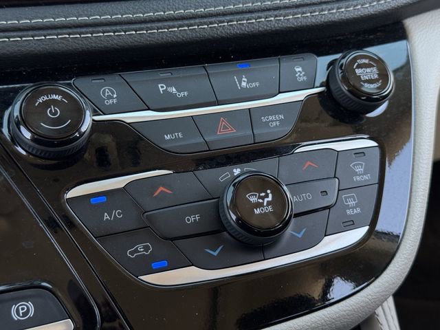 Used 2024 Chrysler Pacifica Limited image 13