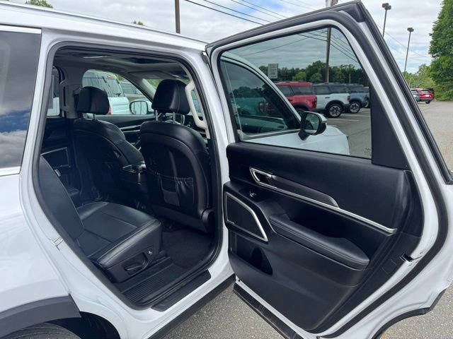 Used 2023 Kia Telluride S w/ S Sunroof Package FWD image 15