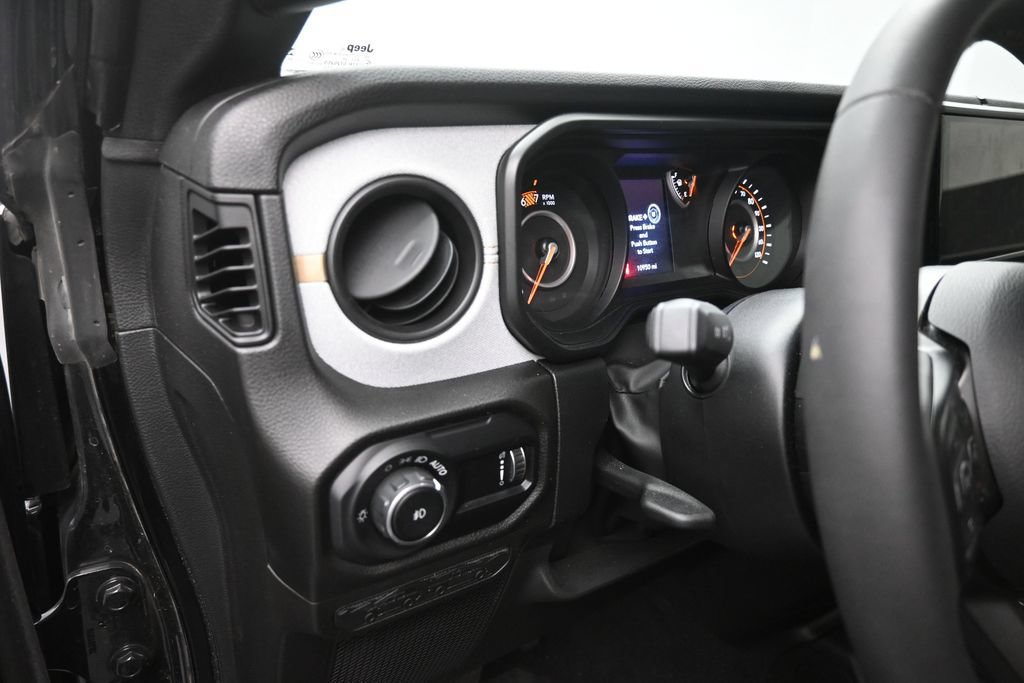 Used 2024 Jeep Wrangler Unlimited Sport AWD/4WD image 13