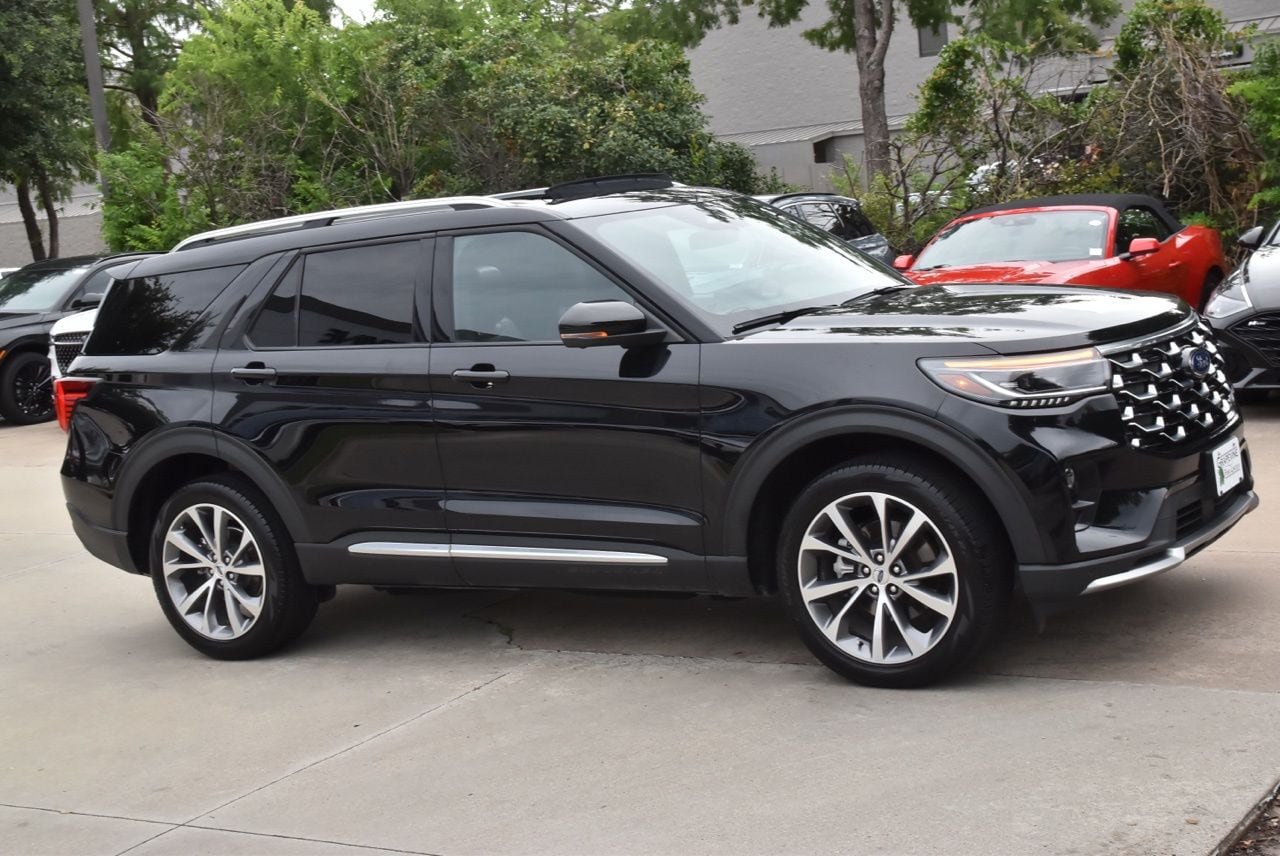 Certified 2025 Ford Explorer Platinum w/ Ultimate Package AWD/4WD image 6