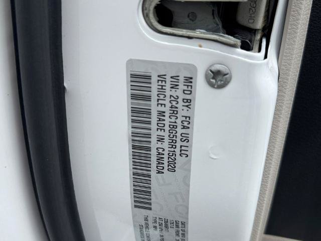 Used 2024 Chrysler Pacifica Touring-L FWD image 28