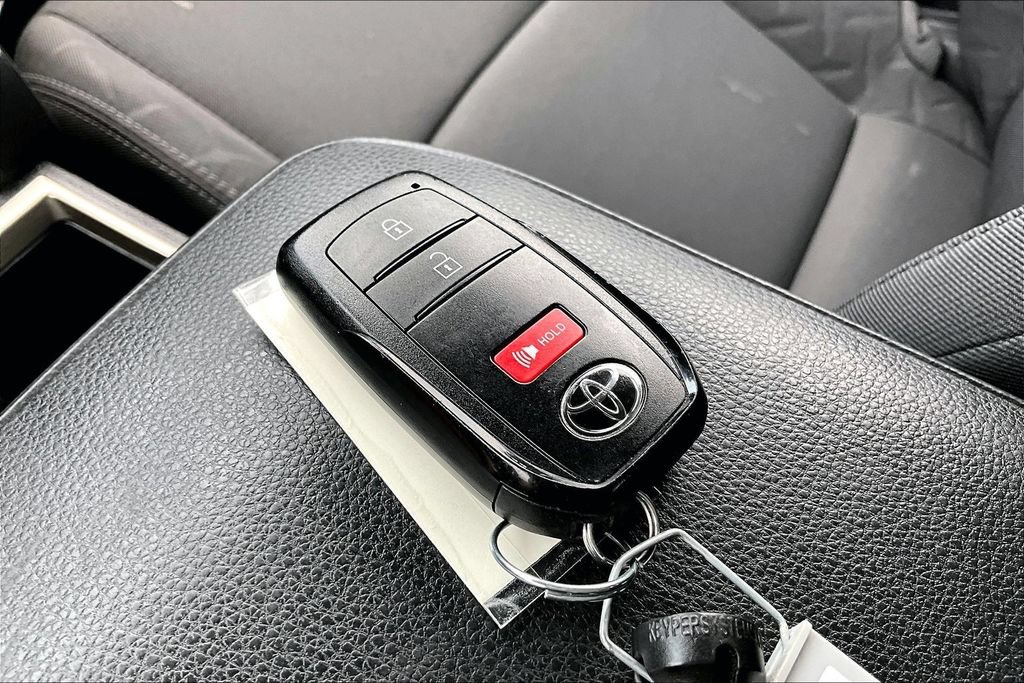 Used 2025 Toyota Tacoma SR5 AWD/4WD image 11