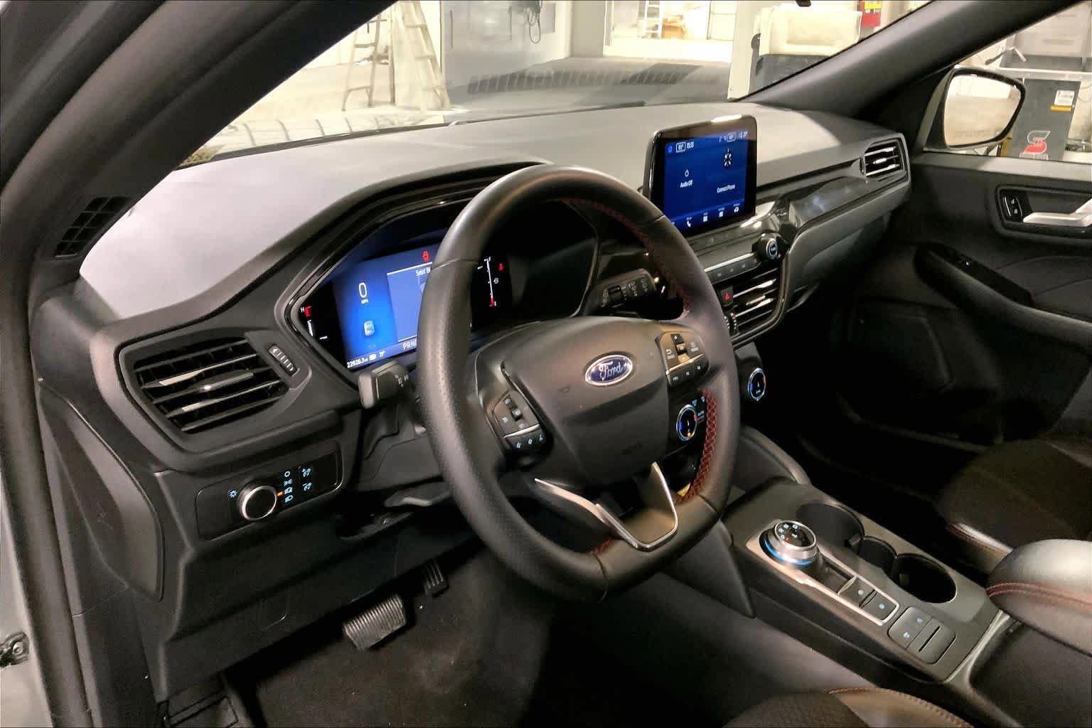 Certified 2025 Ford Escape ST-Line AWD/4WD image 17