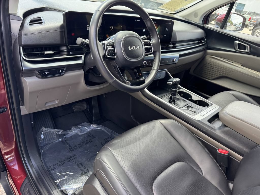 Used 2025 Kia Carnival FWD image 15