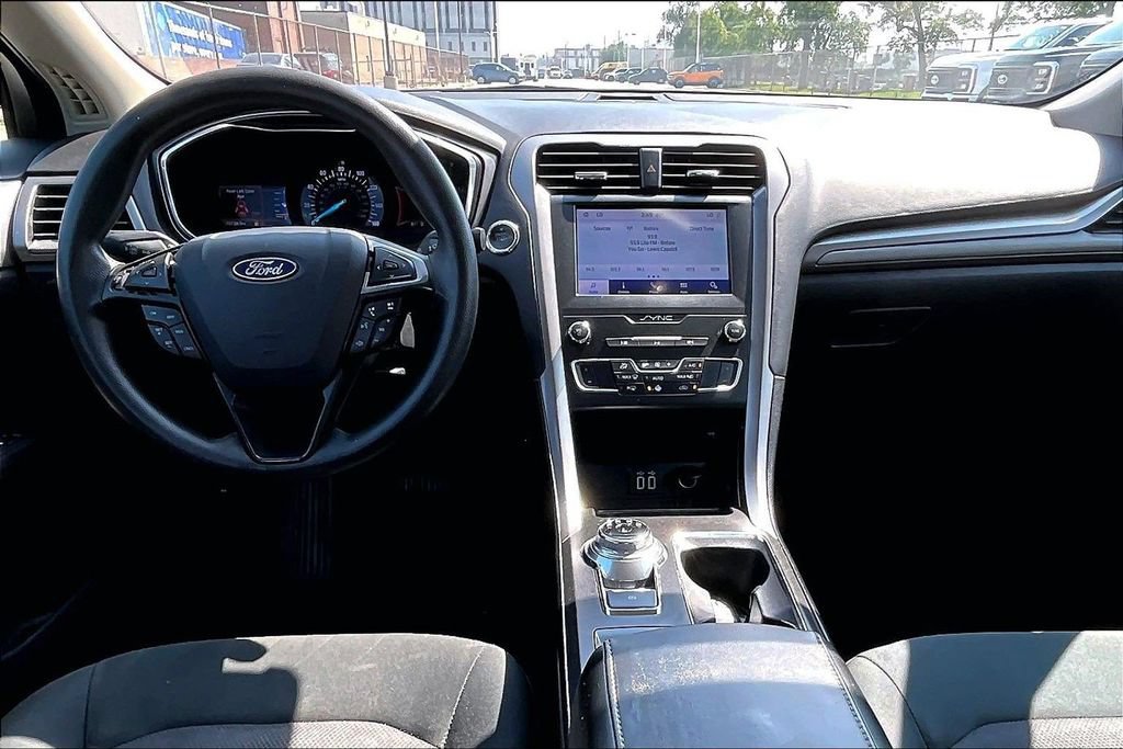 Certified 2020 Ford Fusion SE FWD image 14