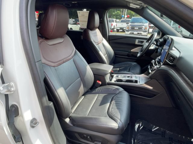 Certified 2024 Ford Explorer Platinum w/ Technology Package AWD/4WD image 32
