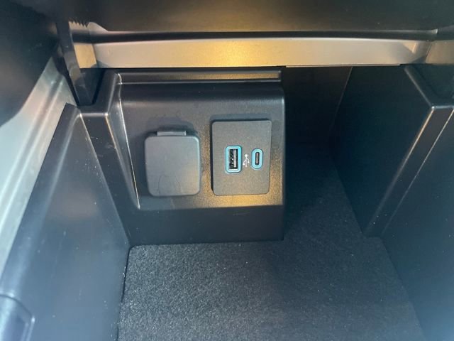 Certified 2022 Ford Explorer XLT w/ Equipment Group 202A image 22