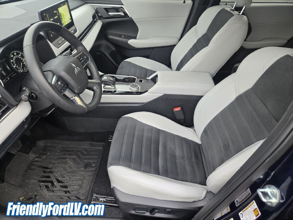 Used 2025 Mitsubishi Outlander SE FWD image 4