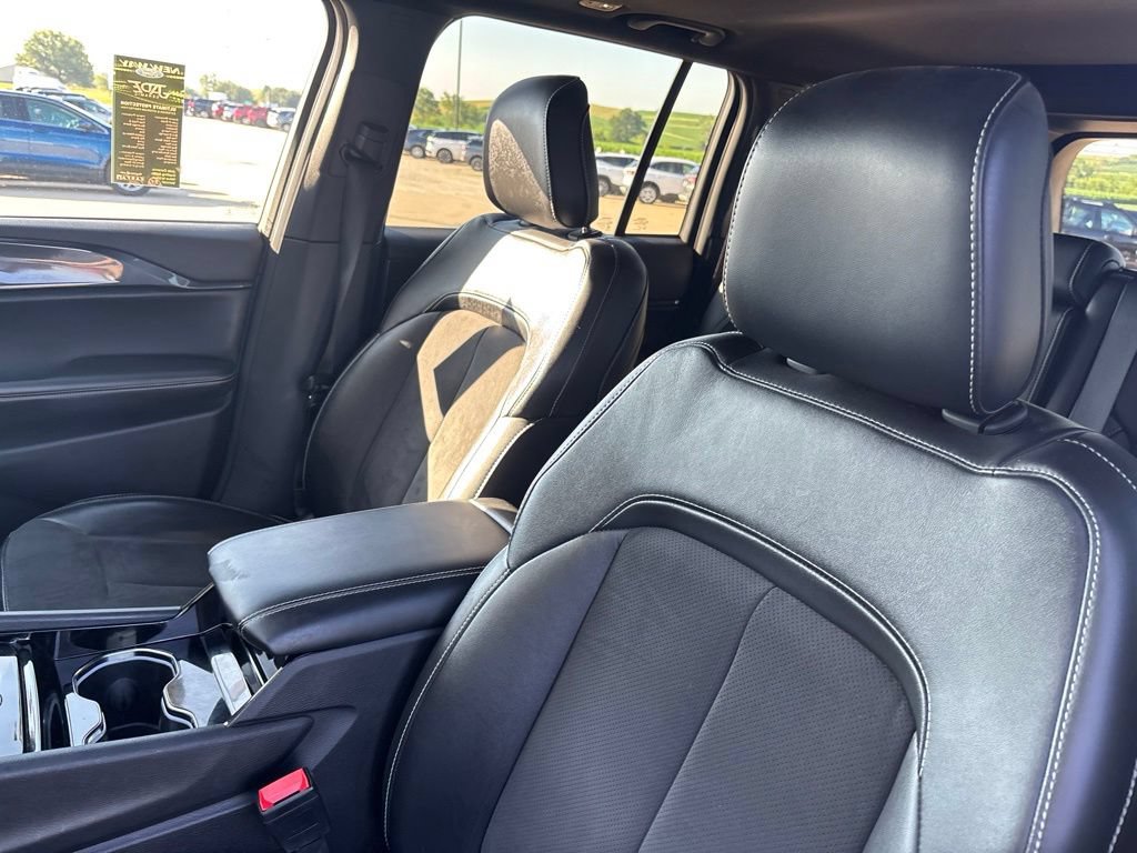 Used 2022 Jeep Grand Cherokee Altitude AWD/4WD image 25