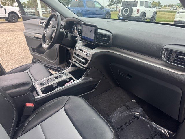 Certified 2023 Ford Explorer XLT w/ Equipment Group 202A image 38
