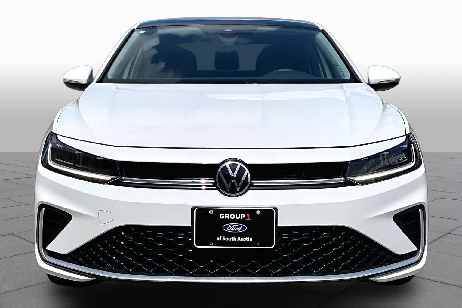 Used 2025 Volkswagen Jetta SEL FWD image 4