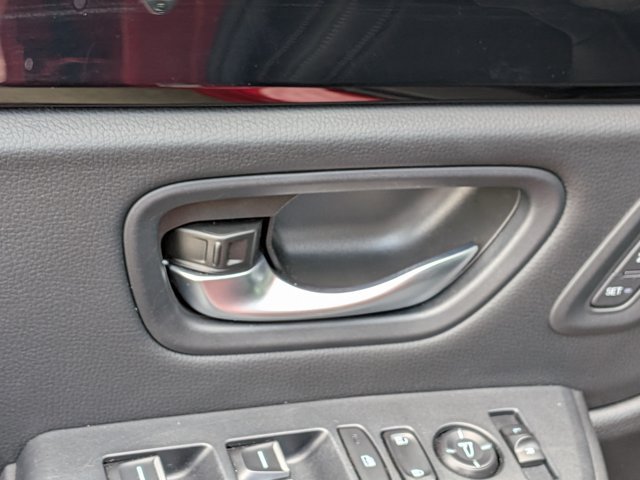 Used 2025 Honda Pilot Touring image 13