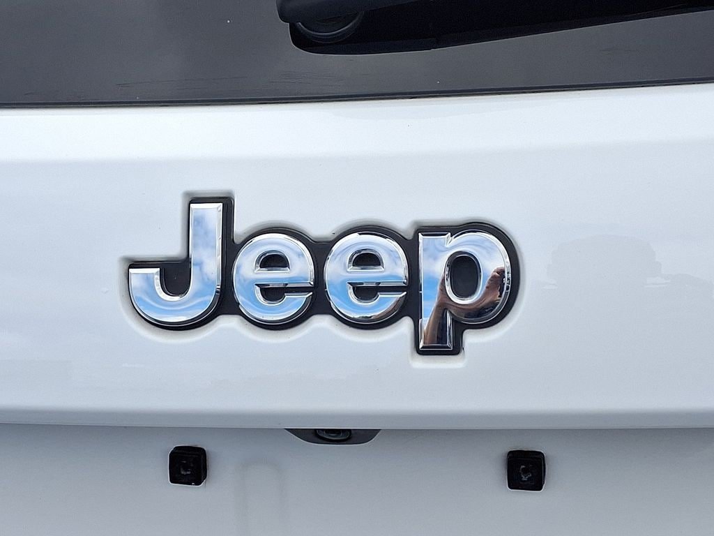 Used 2022 Jeep Grand Cherokee Limited AWD/4WD image 30