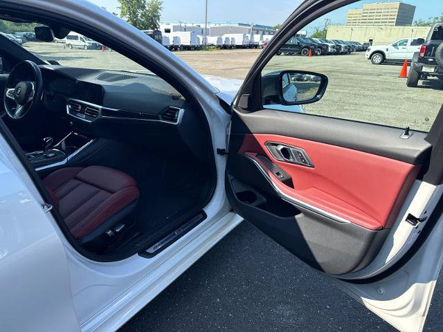 Used 2022 BMW 330i xDrive Sedan w/ M Sport Package AWD/4WD image 8