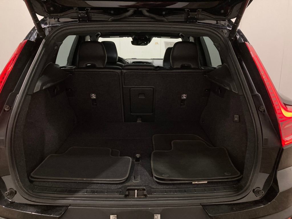 Used 2021 Volvo XC40 T5 R-Design image 5