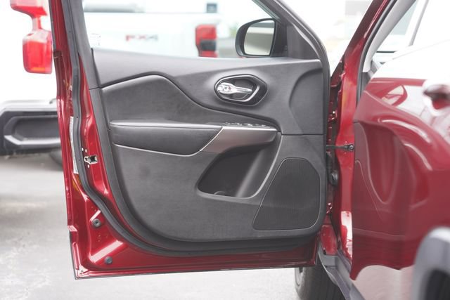 Used 2020 Jeep Cherokee Latitude FWD image 30