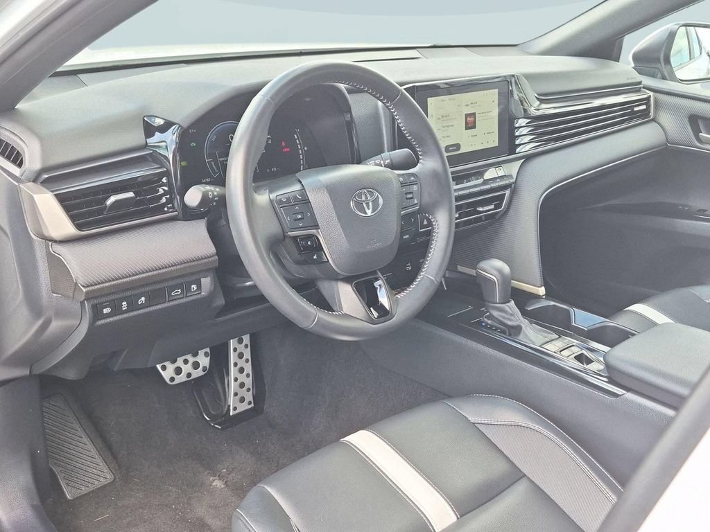 Used 2025 Toyota Camry SE FWD image 13