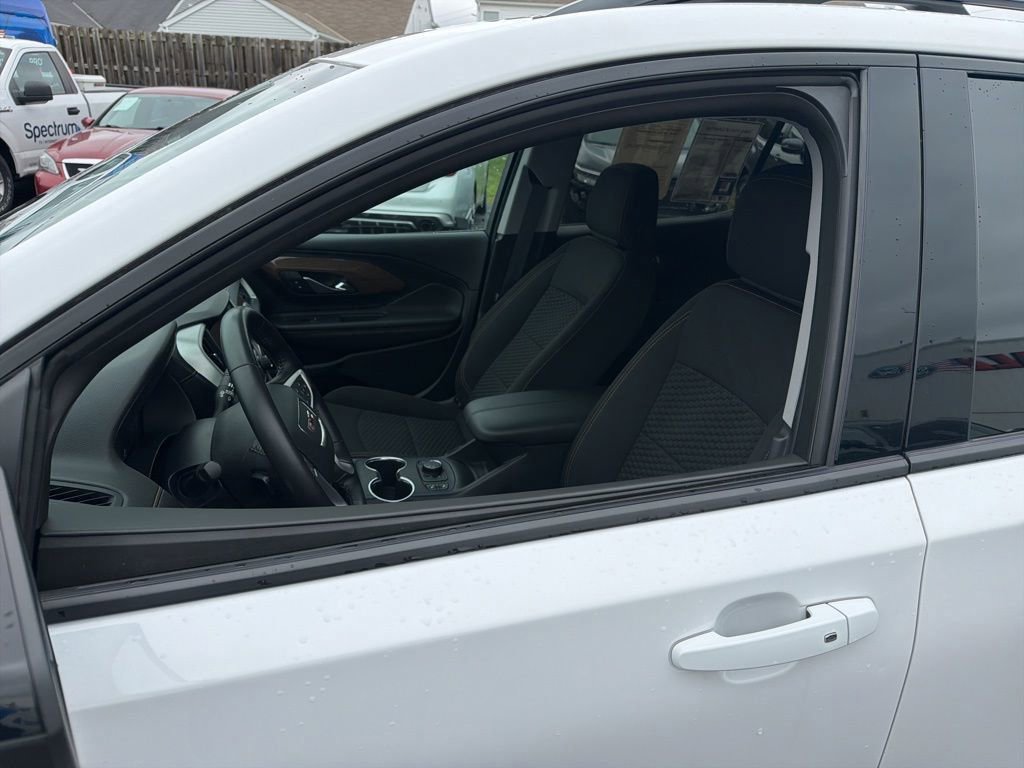 Used 2021 GMC Terrain SLE w/ Driver Convenience Package FWD image 8