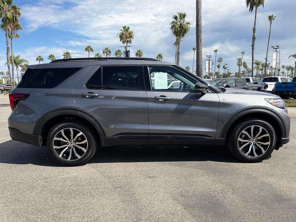 Certified 2025 Ford Explorer ST-Line AWD/4WD image 9