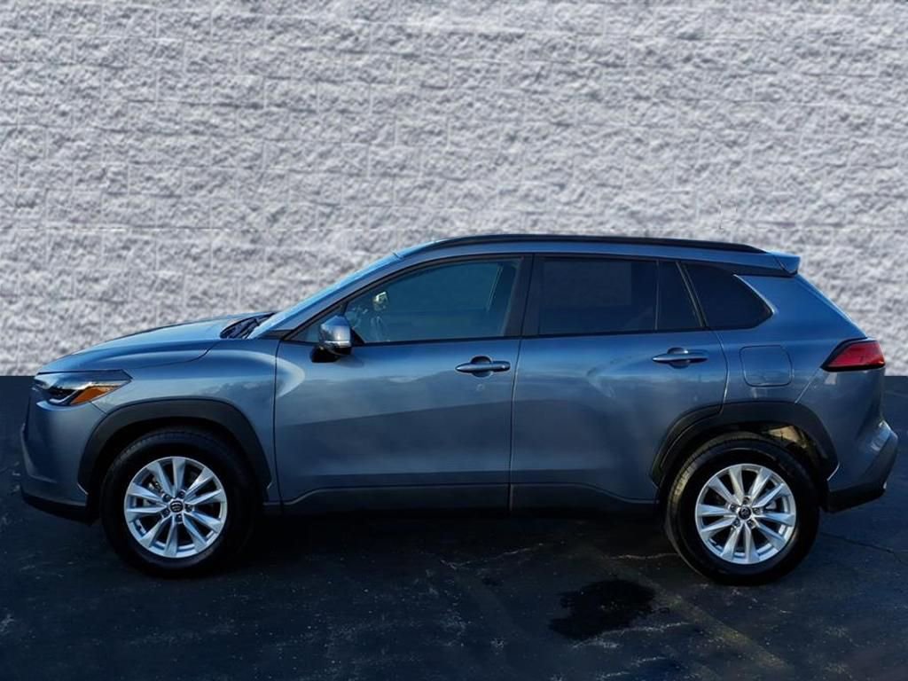 Used 2024 Toyota Corolla Cross LE w/ Moonroof Package image 4