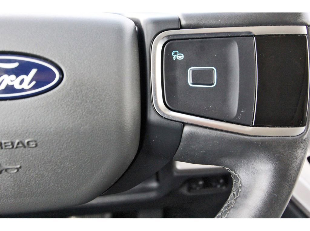 Certified 2025 Ford Expedition Active AWD/4WD image 17