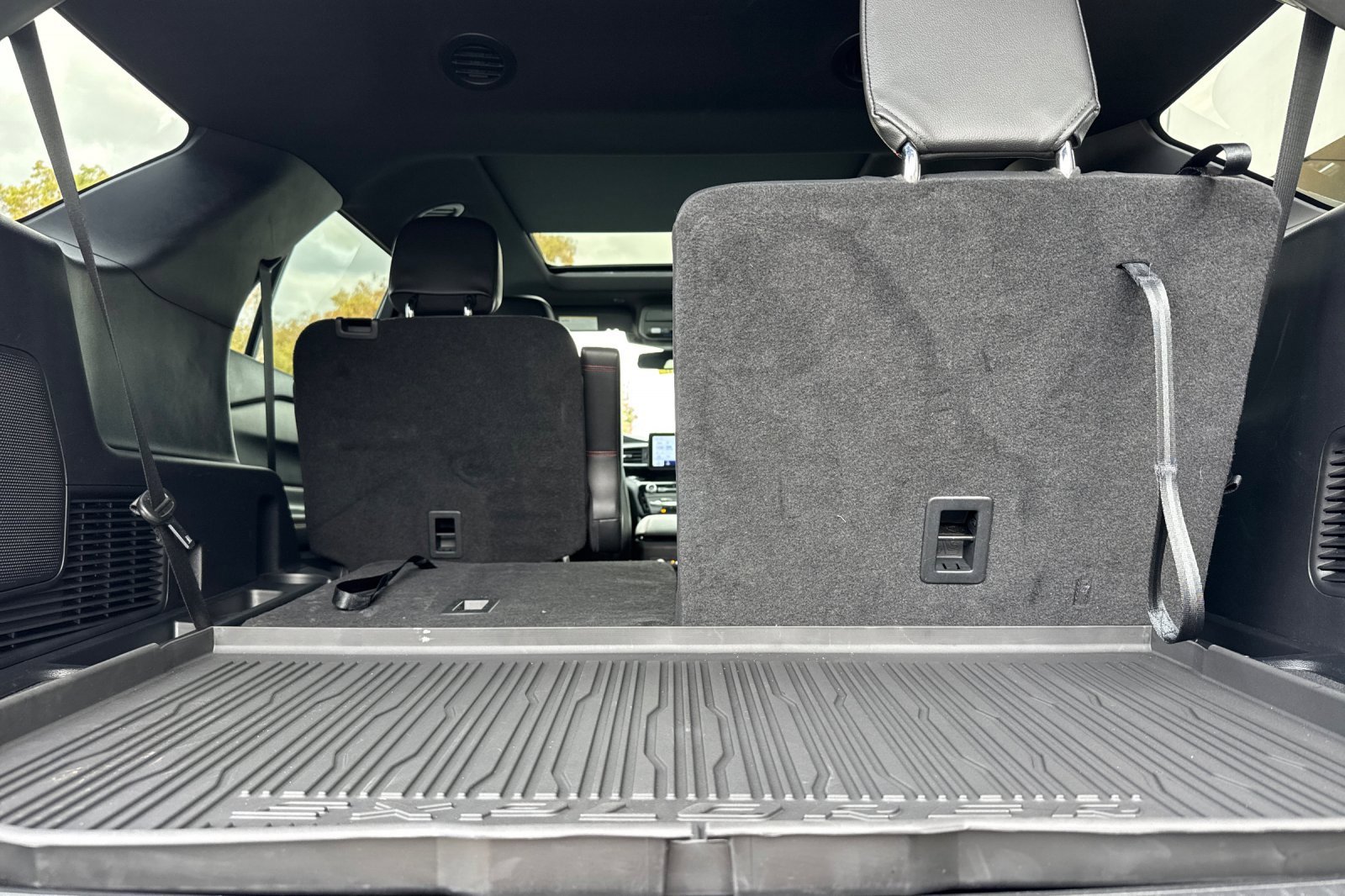 Certified 2022 Ford Explorer ST-Line w/ Class IV Trailer Tow Package image 17