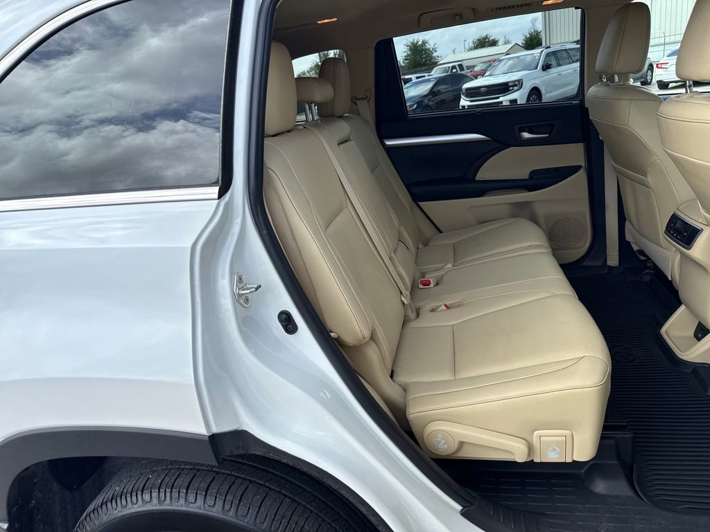 Used 2019 Toyota Highlander XLE AWD/4WD image 28