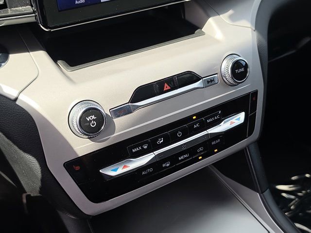 Certified 2024 Ford Explorer XLT image 24