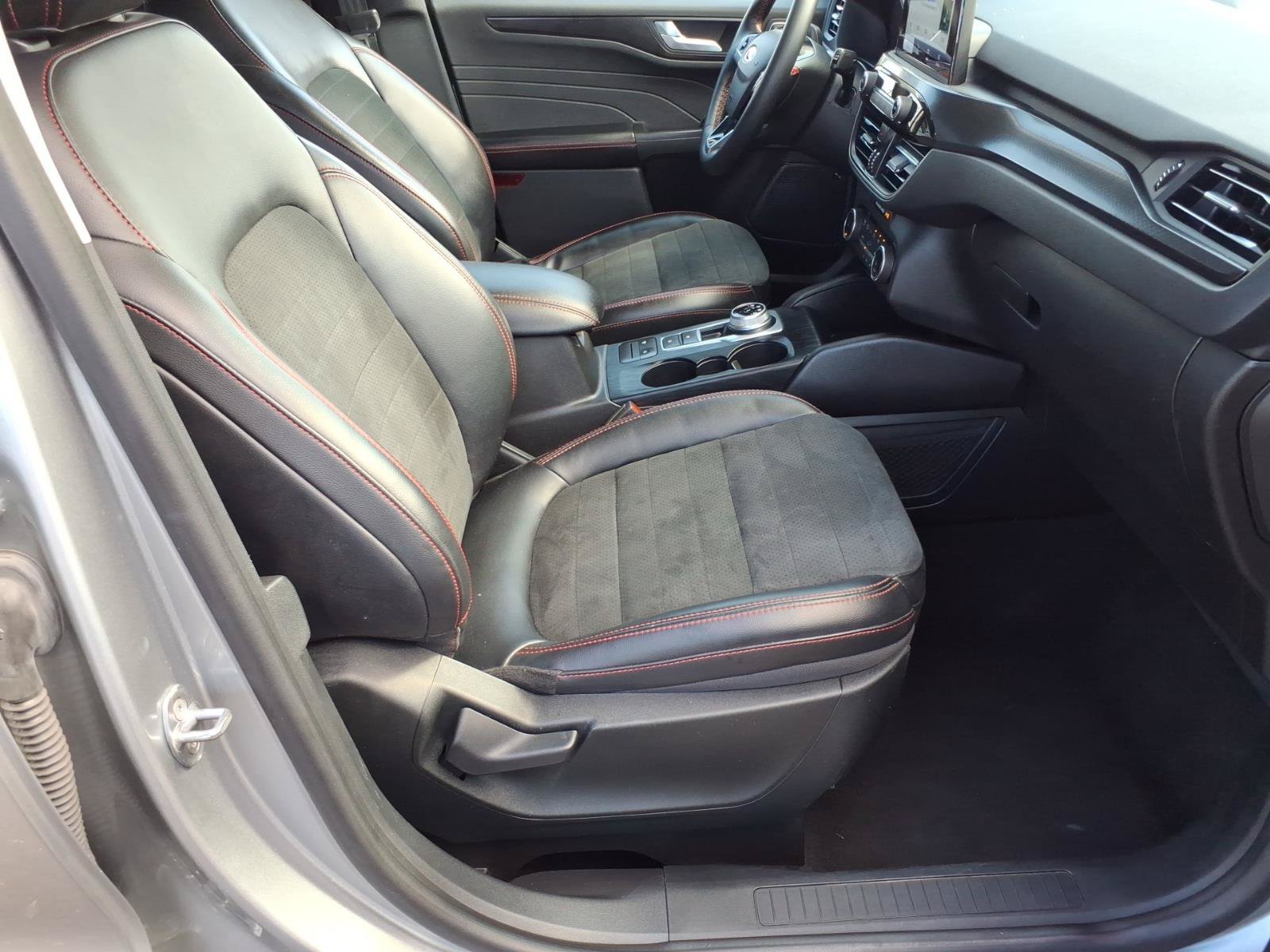 Certified 2022 Ford Escape SEL w/ SEL Stealth AWD Package image 9