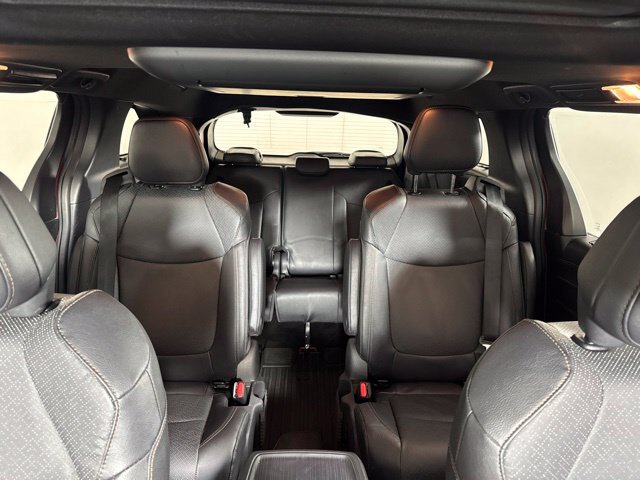 Used 2026 Toyota Sienna Platinum AWD/4WD image 15
