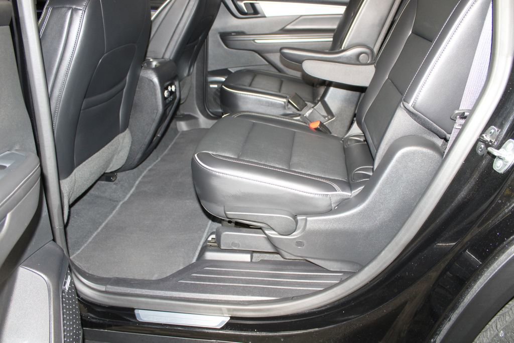 Used 2025 Buick Enclave Preferred image 11