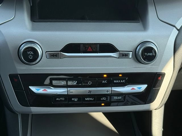 Certified 2023 Ford Explorer XLT AWD/4WD image 12