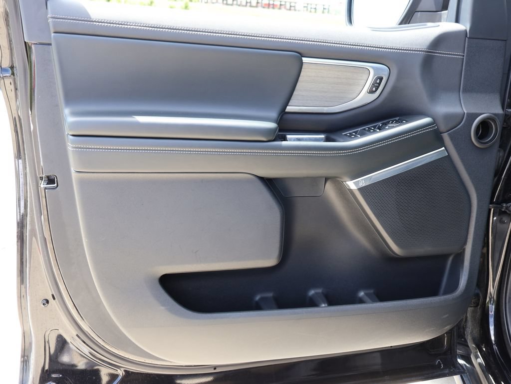 Certified 2025 Ford Expedition Platinum AWD/4WD image 23