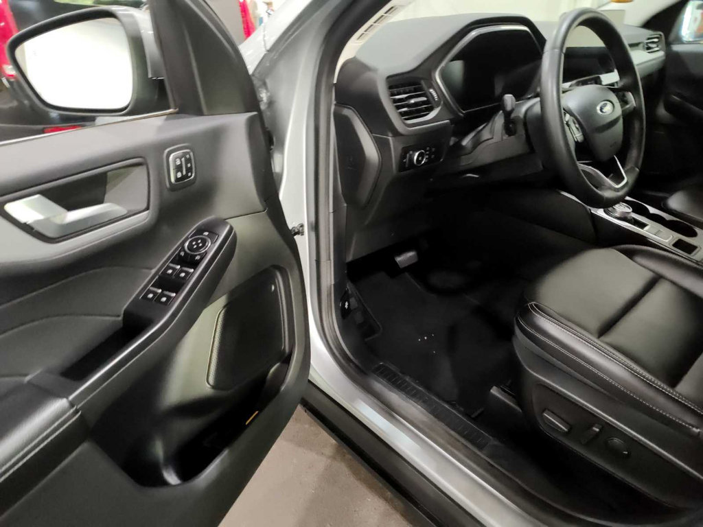 Certified 2023 Ford Escape Platinum AWD/4WD image 6