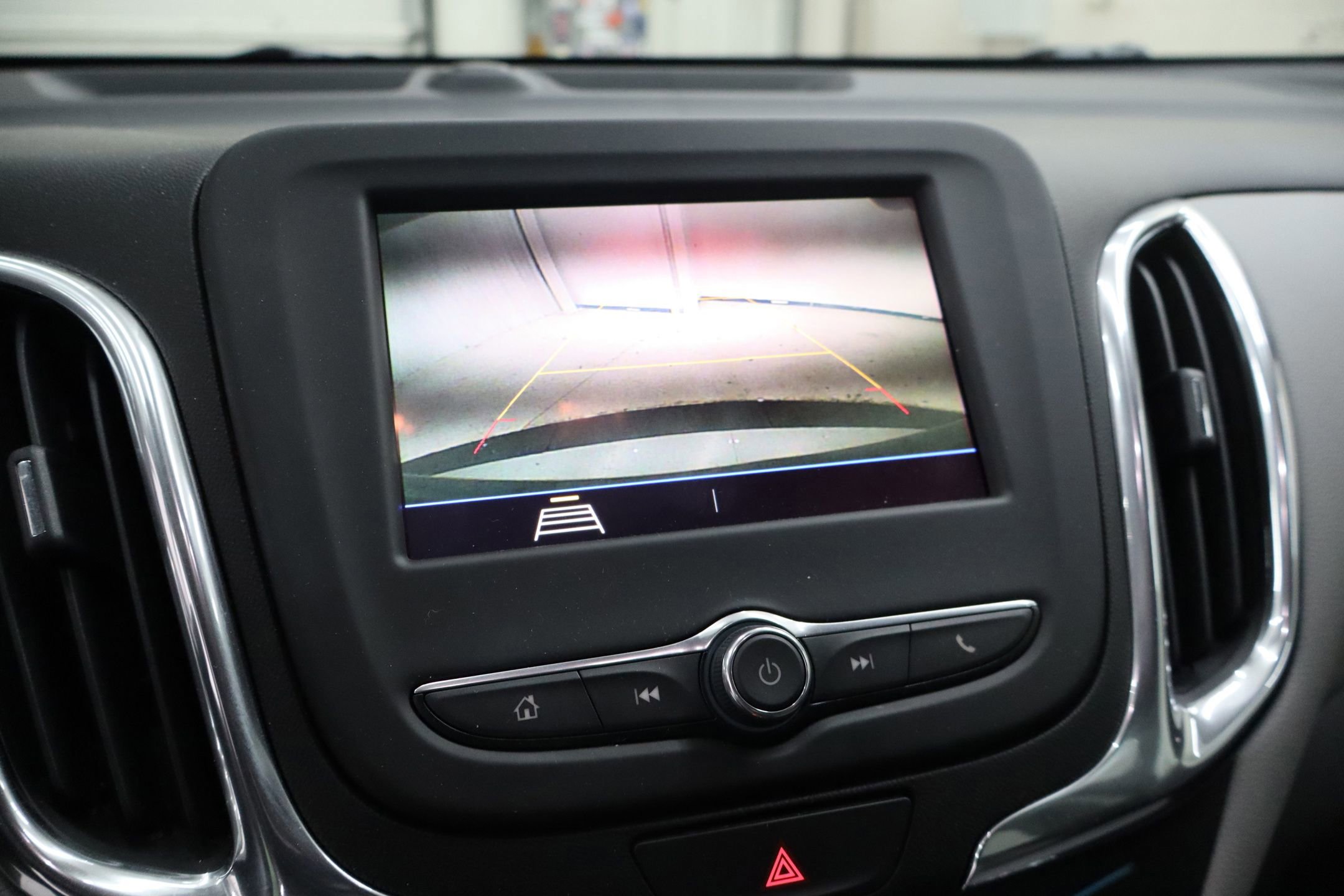 Used 2020 Chevrolet Equinox LS image 23