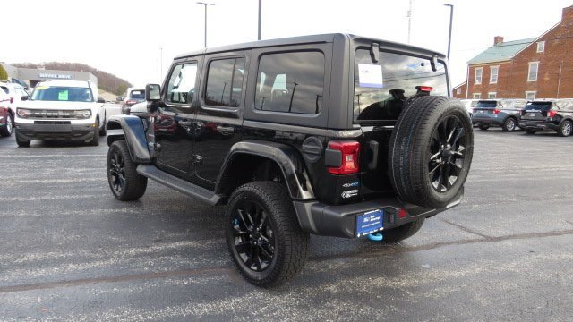 Used 2023 Jeep Wrangler Unlimited Sahara w/ Cold Weather Group image 5