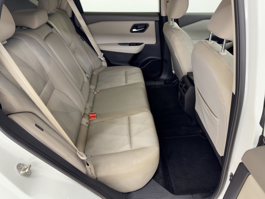 Used 2025 Nissan Rogue SV AWD/4WD image 29