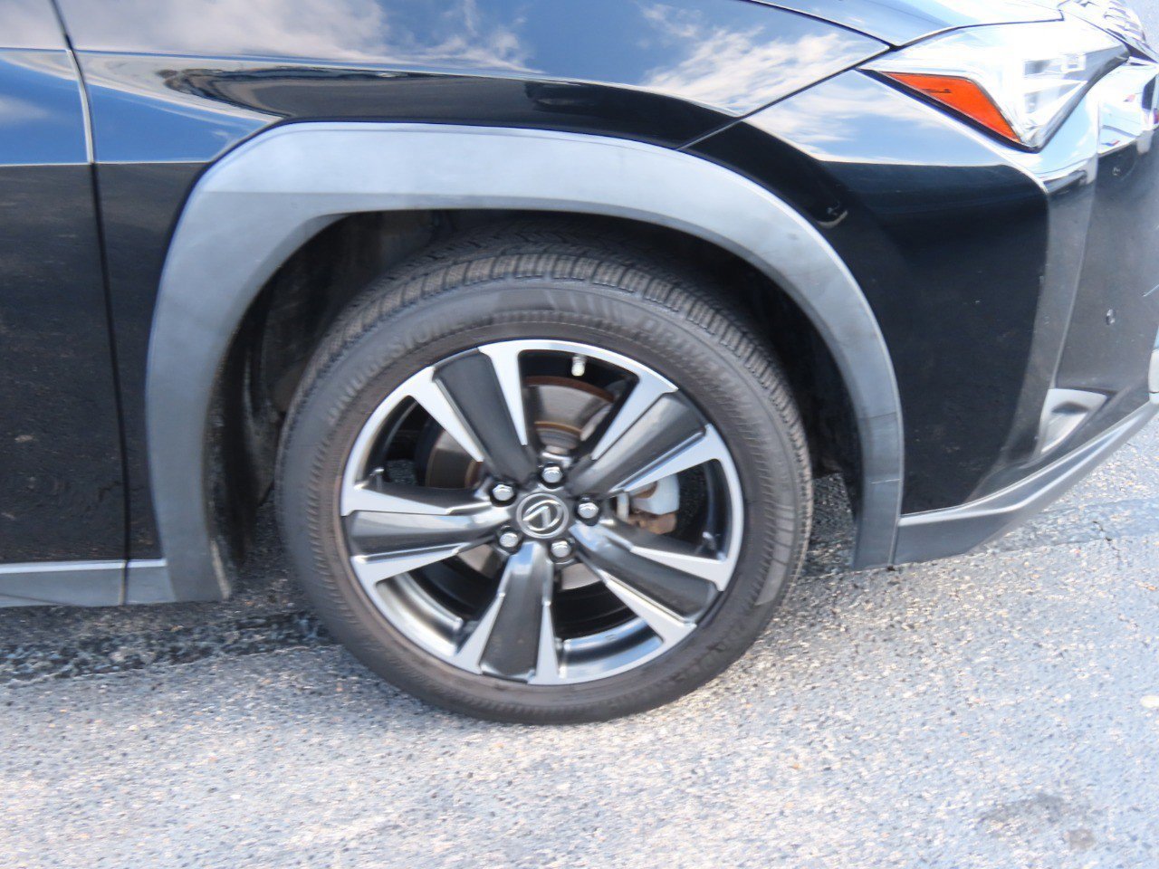 Used 2019 Lexus UX 200 image 14