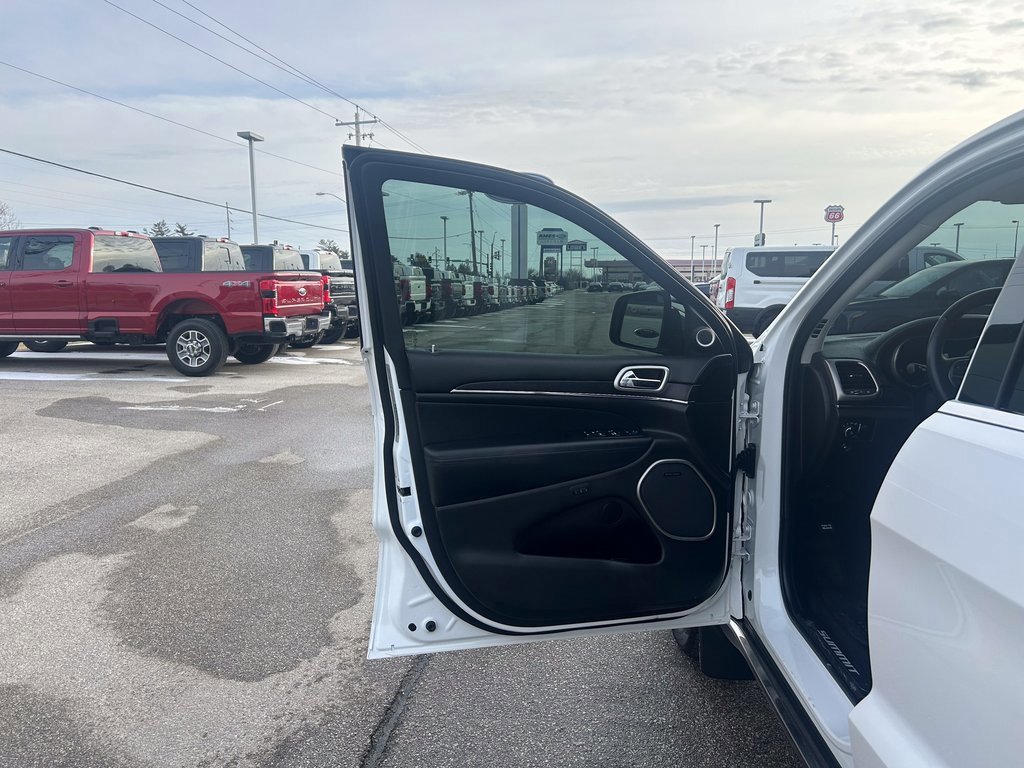 Used 2017 Jeep Grand Cherokee Summit image 11