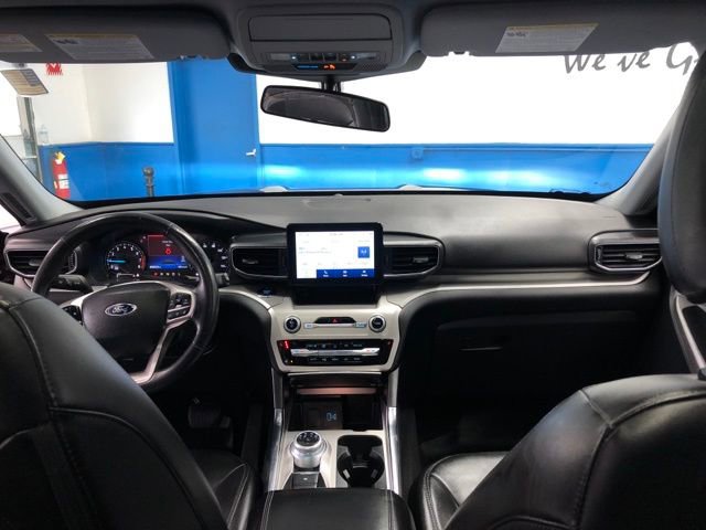 Certified 2022 Ford Explorer XLT w/ Equipment Group 202A image 15